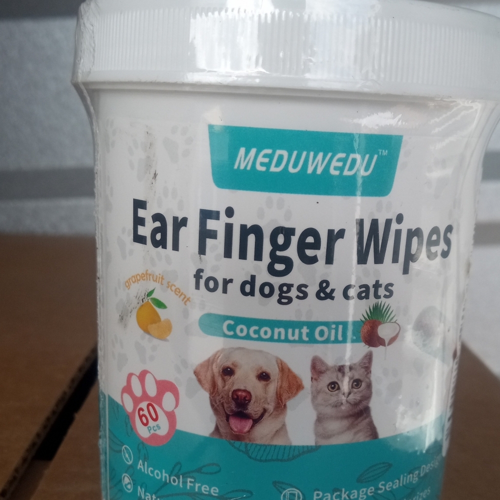 Ear Finger Wipes by MEDUWEDU for Dogs and Cats. 60 Count Container .